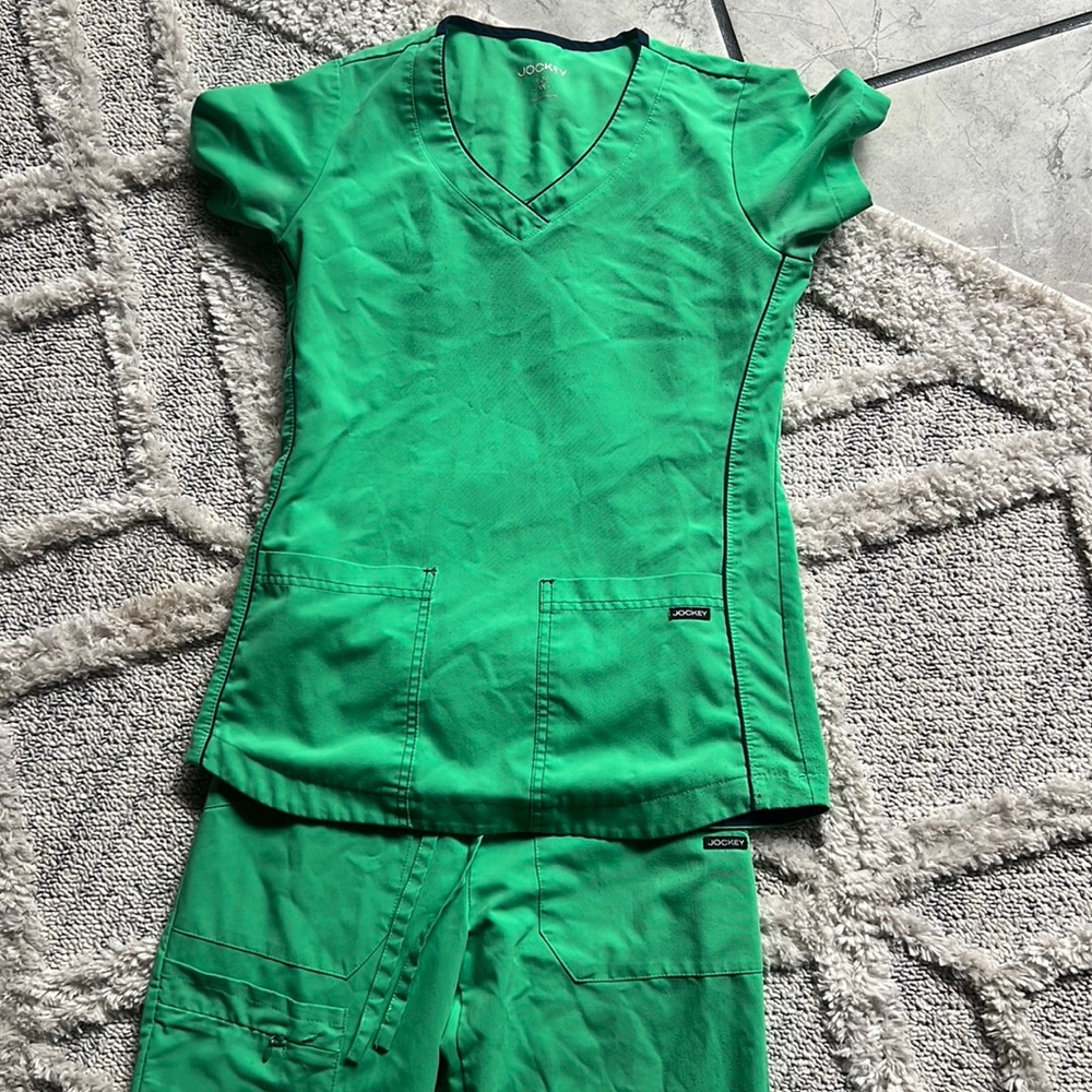 Scrub set